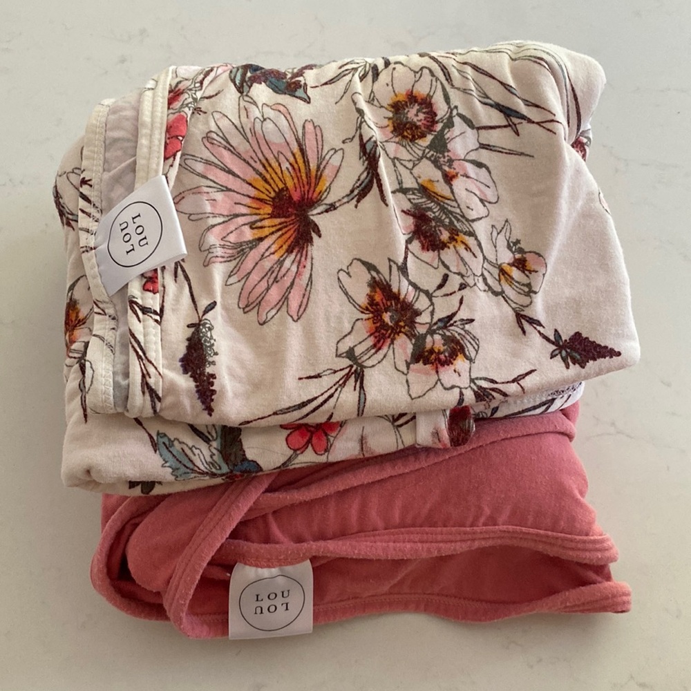 Lou Lou and co 2 swaddles Arden and coral/rose color
